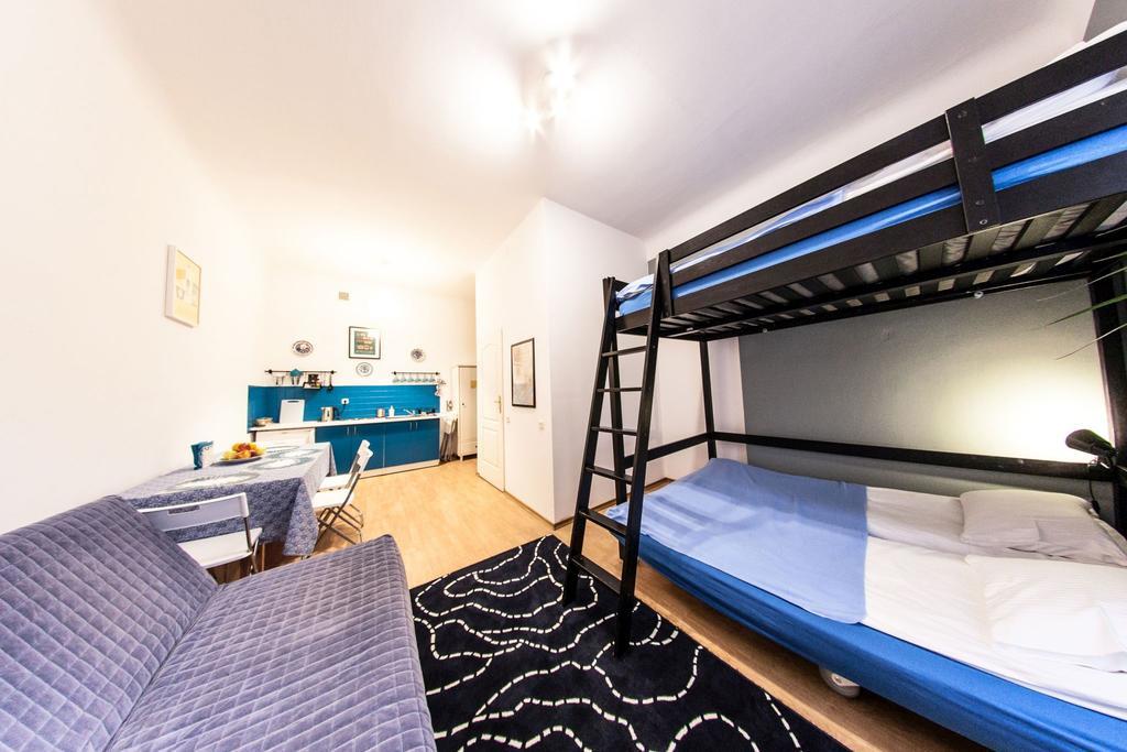 Апартаменти Homely Apartment's Old Town